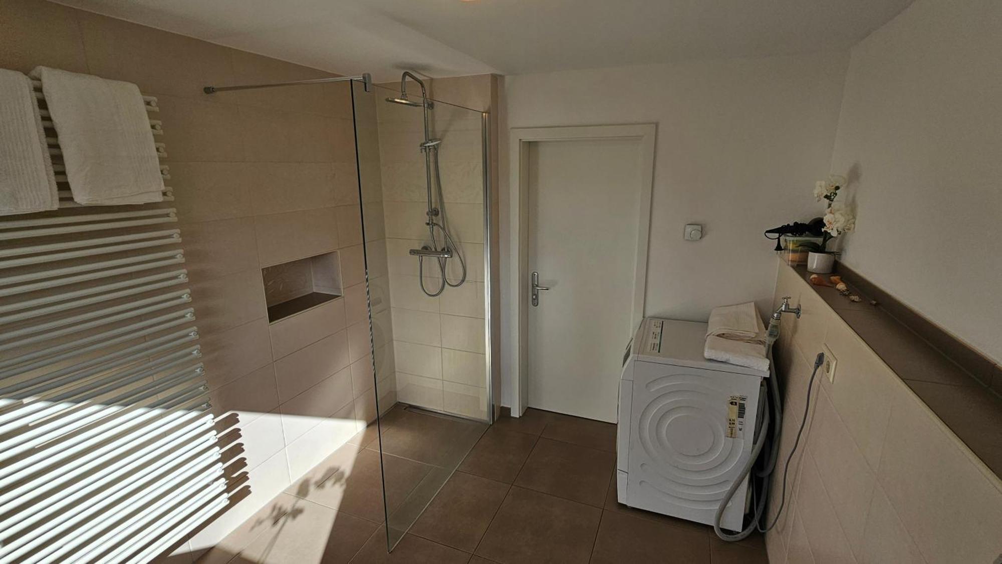 Sehr Schoenes Und Grosses Haus In Dresden - Partys Und Andere Feierlichkeiten Sind Wegen Eventueller Laermbelaestigung Nicht Gestattet Esterno foto